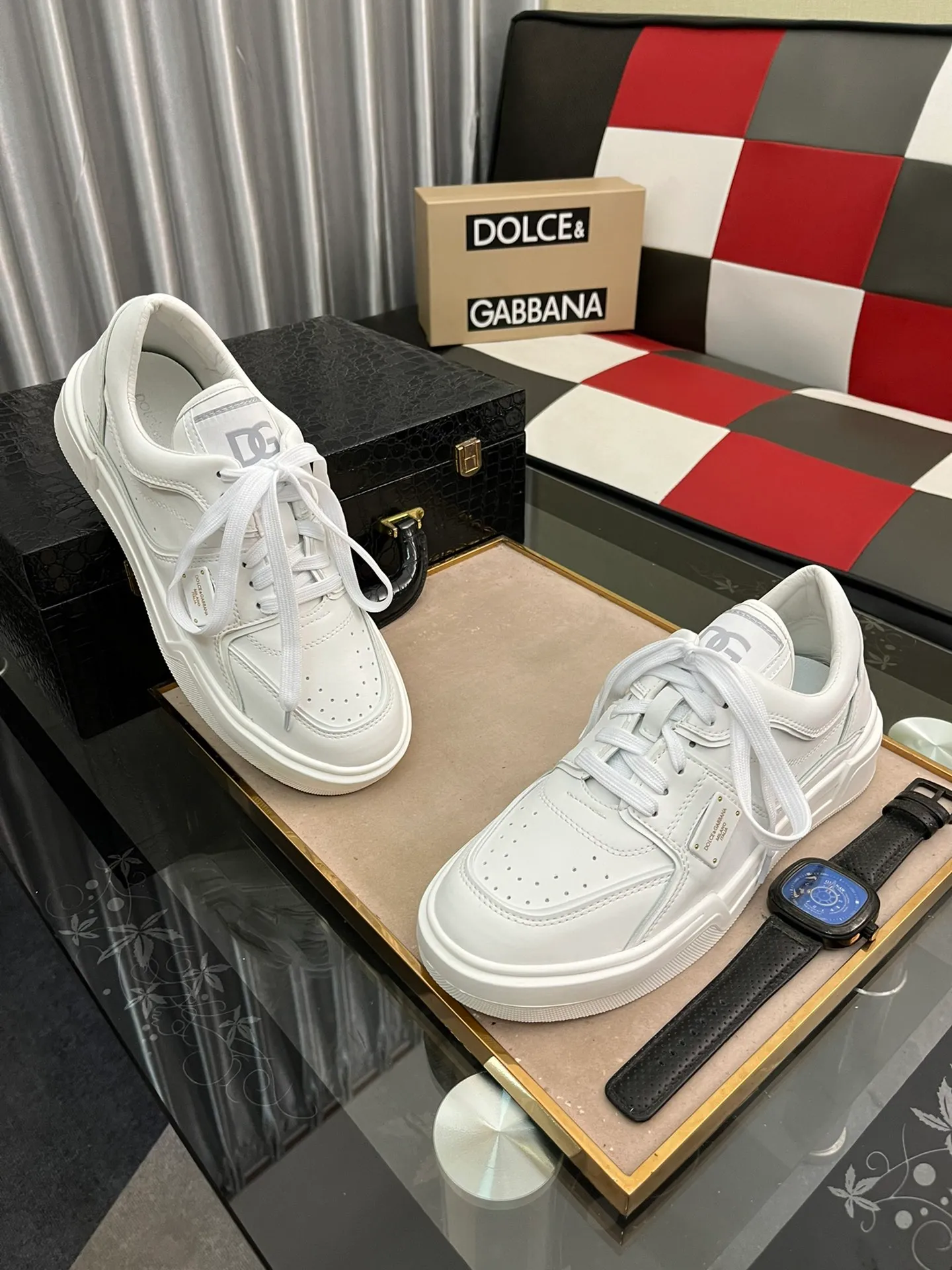 Ex-factory price 480⌚️⌚️DG Men's latest spring and summer 2022, this year's main style, there is no one of them. Super popular and handsome casual shoes. This style inherits the D family's always a little exaggerated yet fashionable style. Exquisite workmanship 🔸Many people love the use of silk cowhide, silk sheepskin lining, [strong][strong][strong] 🔸[strong][strong][strong], a perfect interpretation of the latest inspiration for shoes Classic and fashion are integrated, luxury dream surpasses fashion and high-end quality 💪💪Rubber outsole Size: 38-45, 5⃣️ colors available